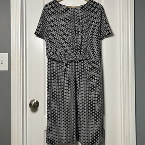 Roz & Ali Black and White Geometric Pattern Twisted Waist Dress Mod Retro Style